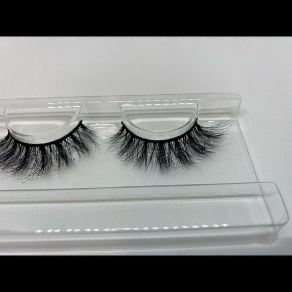 Luxury Mink Lashes - Picture 8 of 10